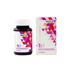 Mota THC 1 to 1 bottle with 30 capsules alongside a matching box featuring geometric patterns in shades of pink, red, and purple.